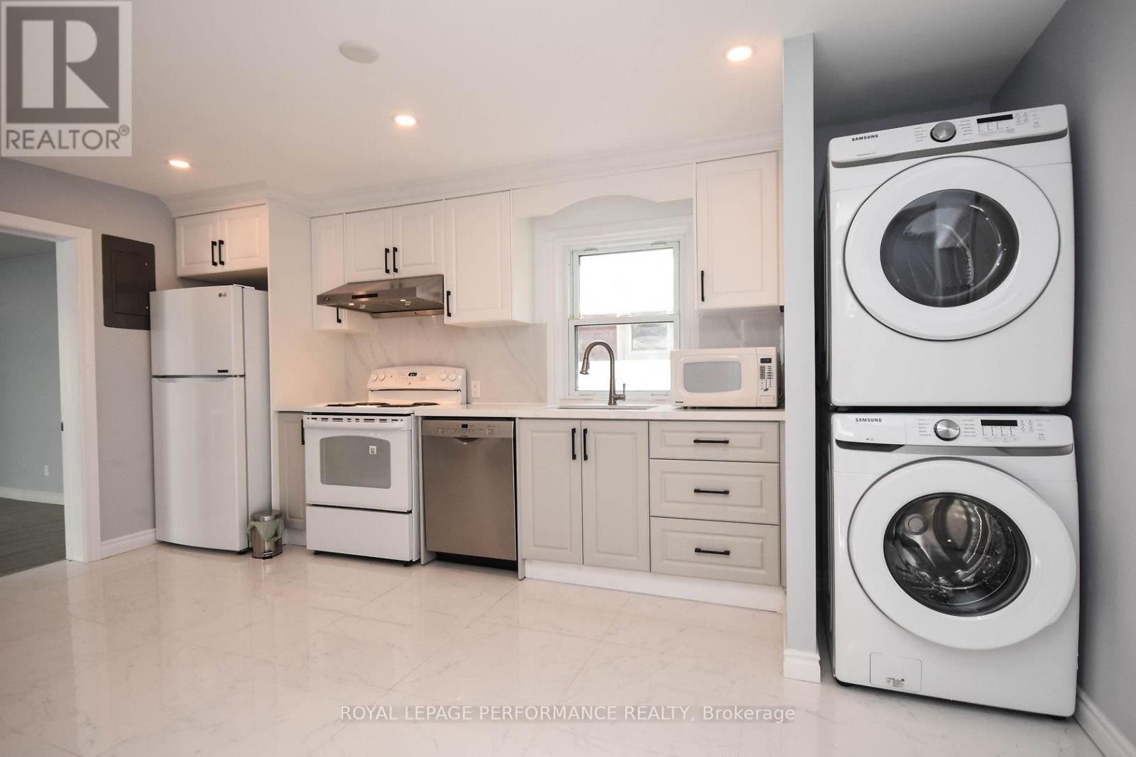 Unit 2 - 296 Altha Avenue, Ottawa, Ontario  K1L 7C5 - Photo 3 - X12330638