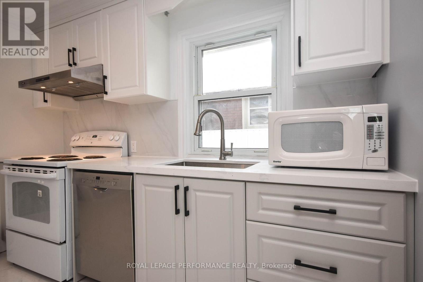 Unit 2 - 296 Altha Avenue, Ottawa, Ontario  K1L 7C5 - Photo 4 - X12330638