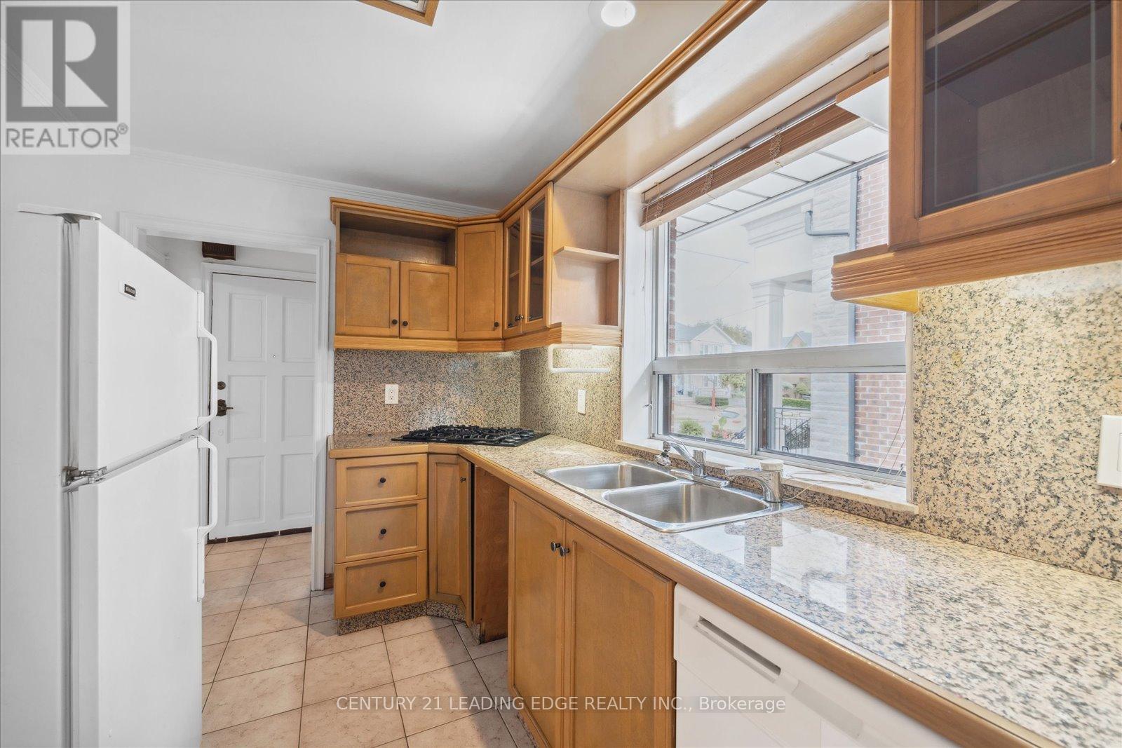 127 Glen Park Avenue, Toronto, Ontario  M6B 2C6 - Photo 11 - C12330554