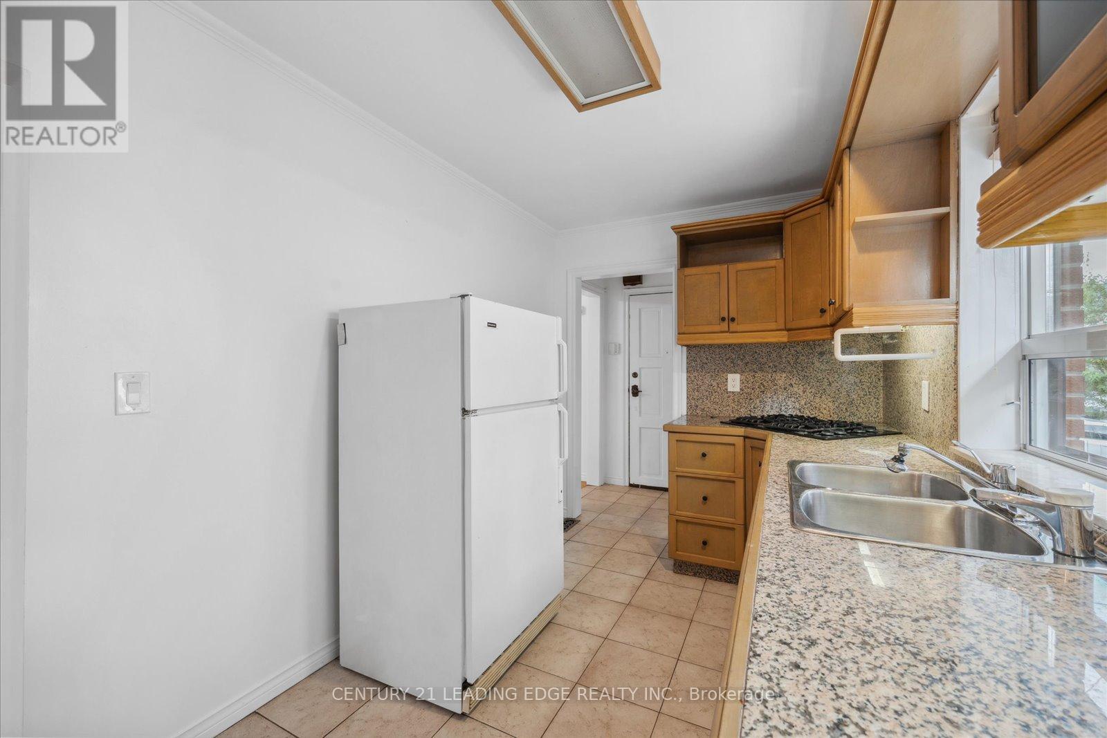 127 Glen Park Avenue, Toronto, Ontario  M6B 2C6 - Photo 12 - C12330554