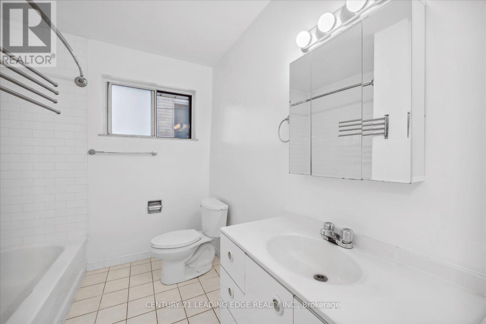 127 Glen Park Avenue, Toronto, Ontario  M6B 2C6 - Photo 15 - C12330554