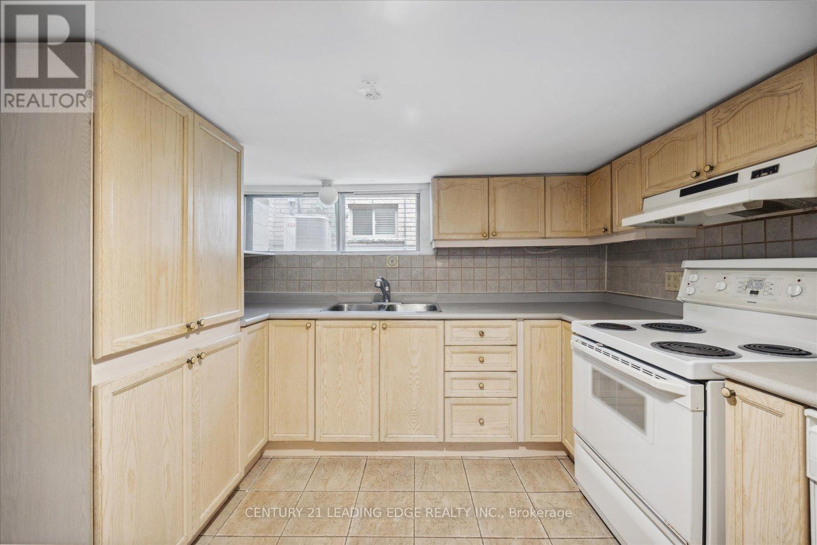 127 Glen Park Avenue, Toronto, Ontario  M6B 2C6 - Photo 30 - C12330554
