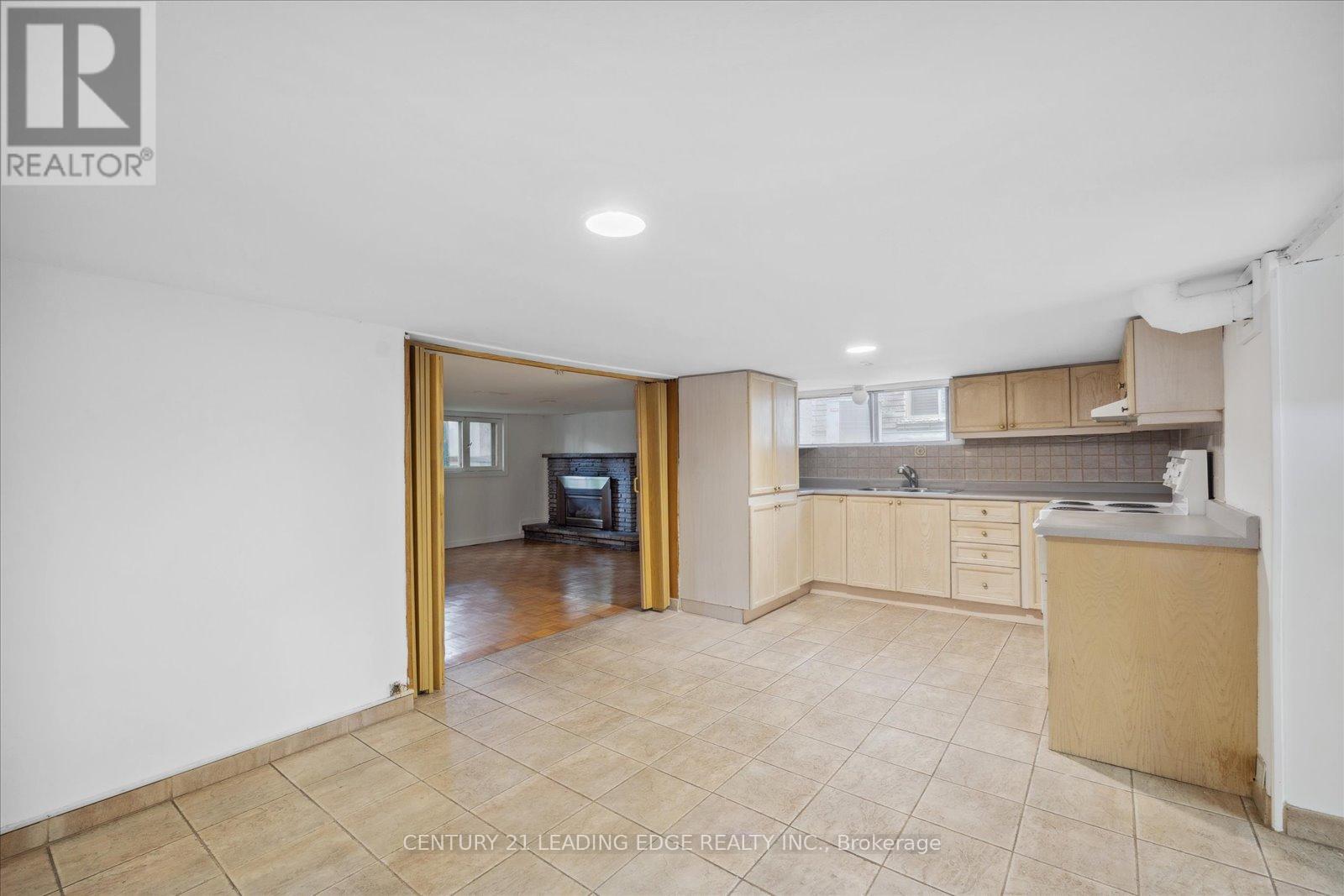127 Glen Park Avenue, Toronto, Ontario  M6B 2C6 - Photo 32 - C12330554