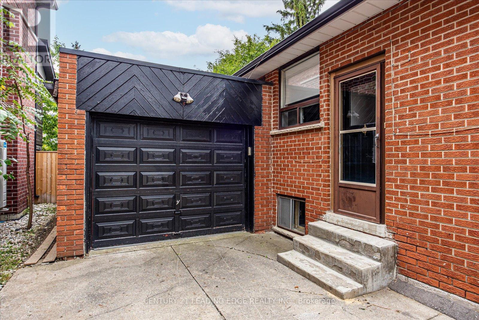 127 Glen Park Avenue, Toronto, Ontario  M6B 2C6 - Photo 38 - C12330554