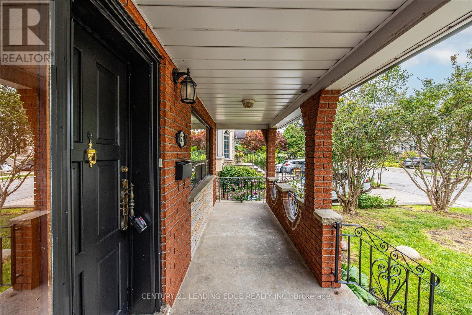 127 Glen Park Avenue, Toronto, Ontario  M6B 2C6 - Photo 4 - C12330554