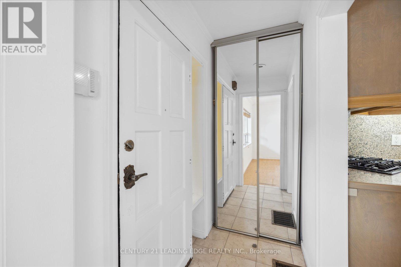 127 Glen Park Avenue, Toronto, Ontario  M6B 2C6 - Photo 6 - C12330554