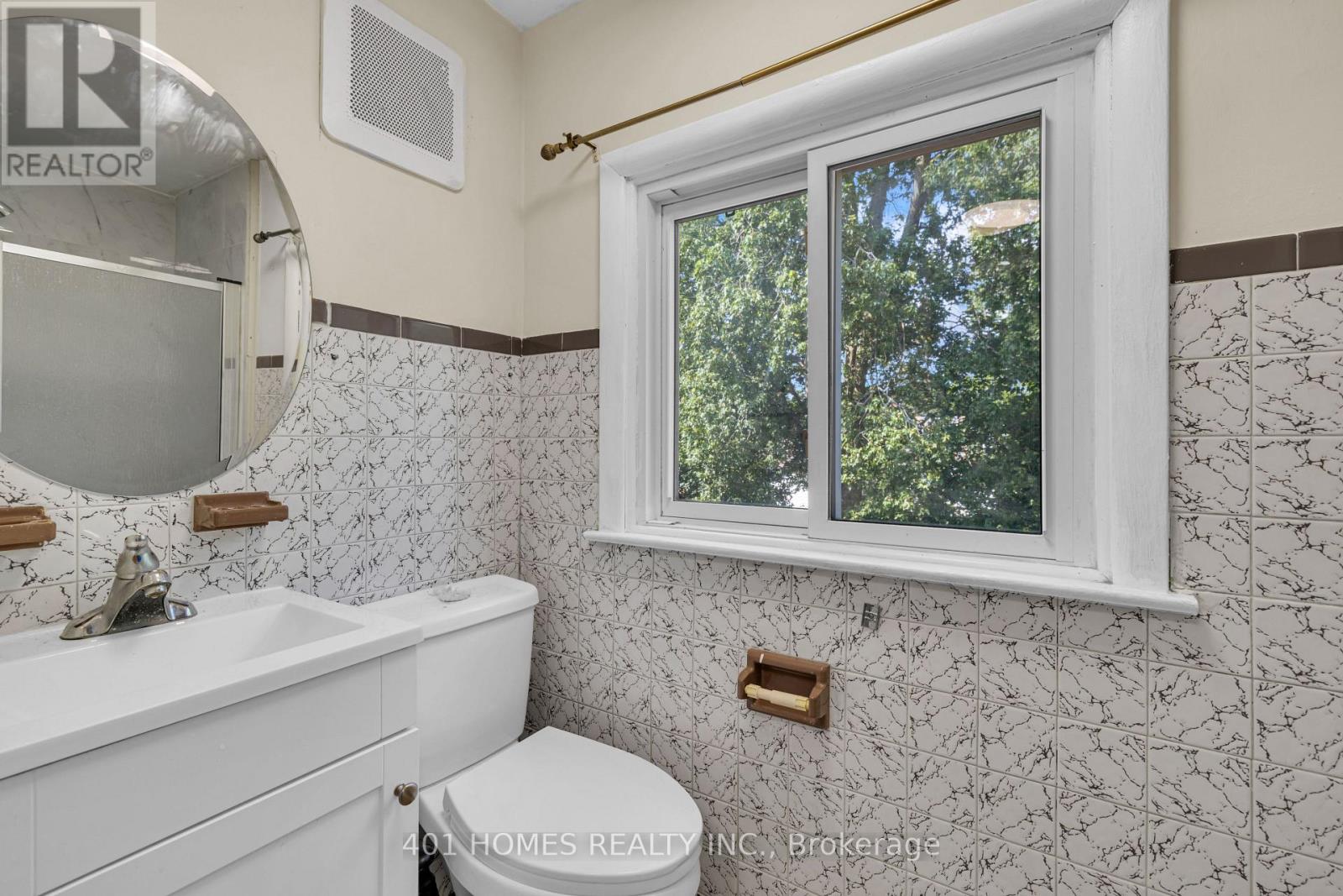 3711 Dandurand Boulevard, Windsor, Ontario  N9E 2G4 - Photo 17 - X12330412