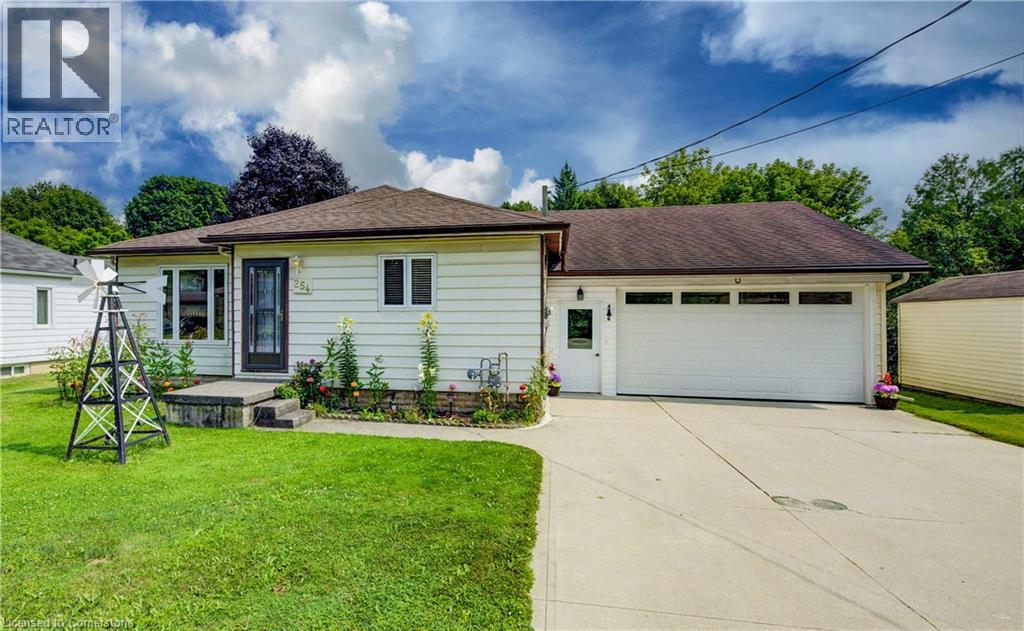 254 Wellington Street W, Mount Forest, Ontario  N0G 2L0 - Photo 1 - 40755214