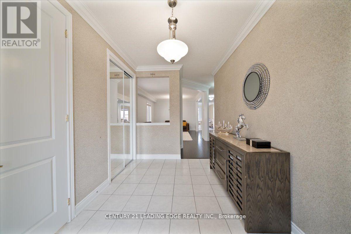 324 Chatfield Drive S, Vaughan, Ontario  L4L 1A6 - Photo 3 - N12330484