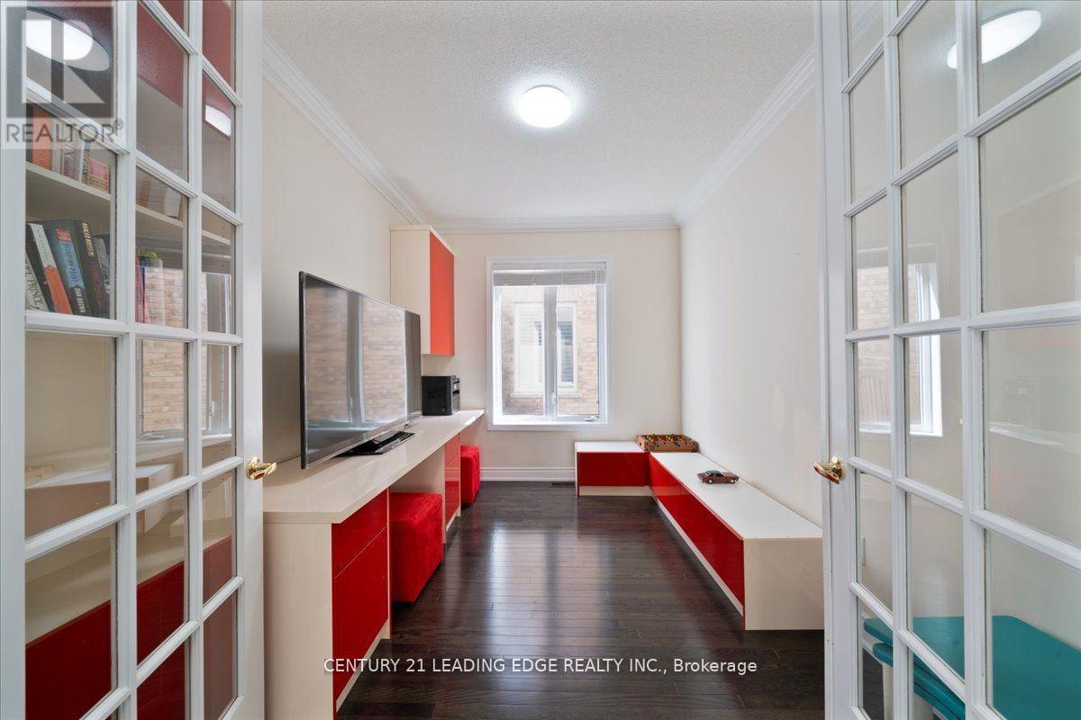 324 Chatfield Drive S, Vaughan, Ontario  L4L 1A6 - Photo 7 - N12330484