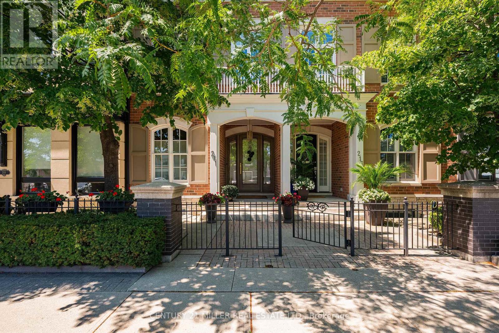211 Church Street, Oakville, Ontario  L6J 1N4 - Photo 1 - W12330510