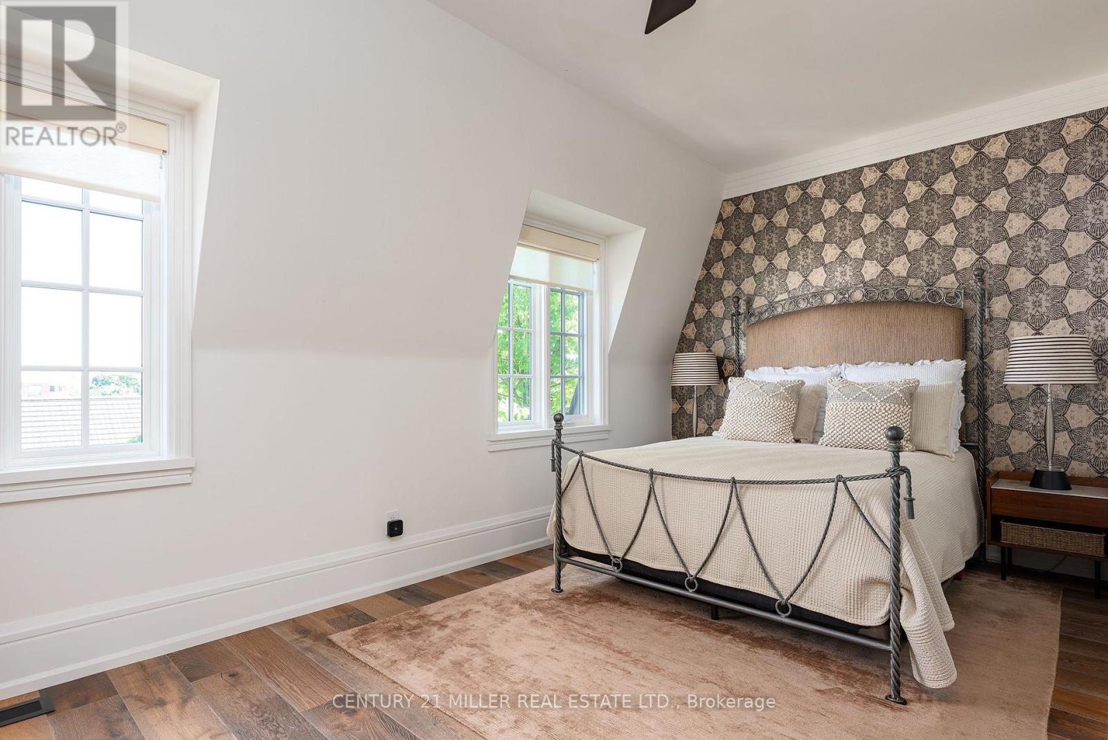 211 Church Street, Oakville, Ontario  L6J 1N4 - Photo 30 - W12330510