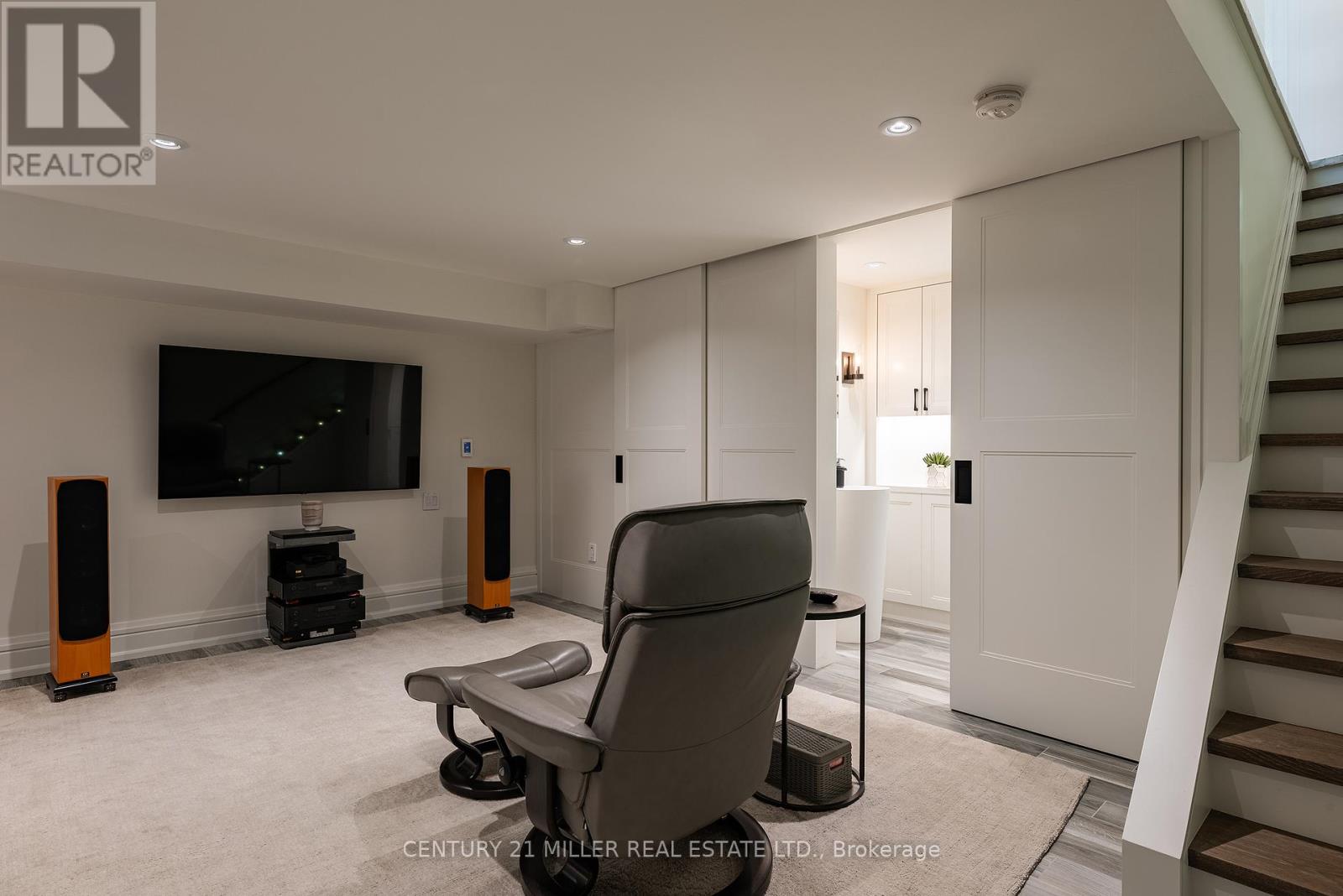 211 Church Street, Oakville, Ontario  L6J 1N4 - Photo 40 - W12330510
