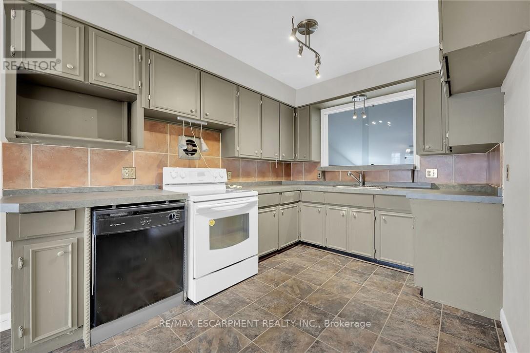 9 Gavin Drive, St. Catharines, Ontario  L2M 2X4 - Photo 9 - X12330520