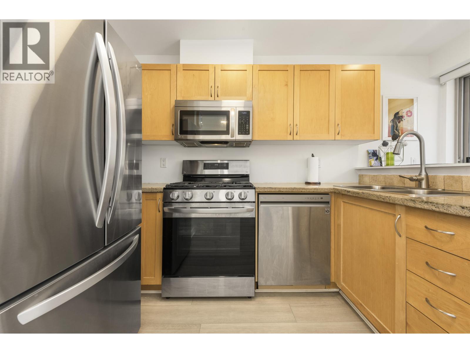 Property at 11 618 W 6TH AVENUE image 5
