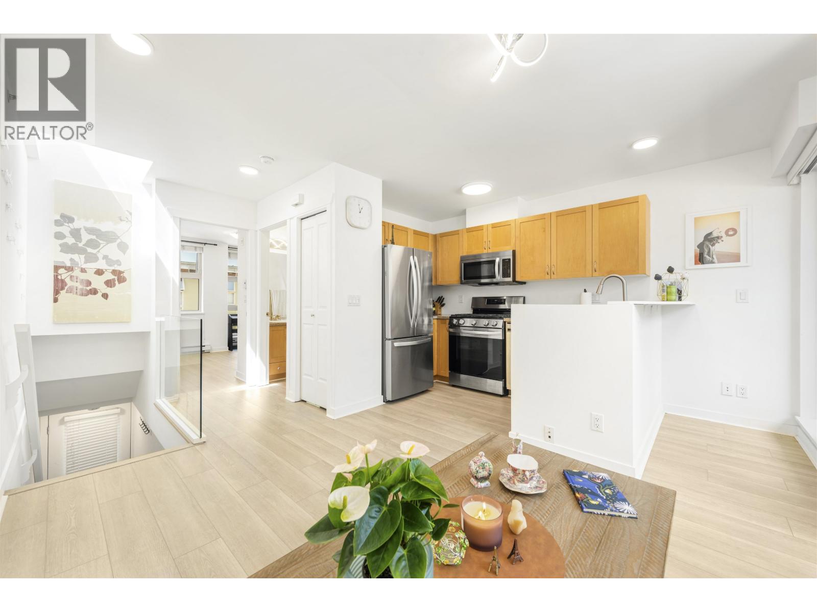 Property at 11 618 W 6TH AVENUE image 1