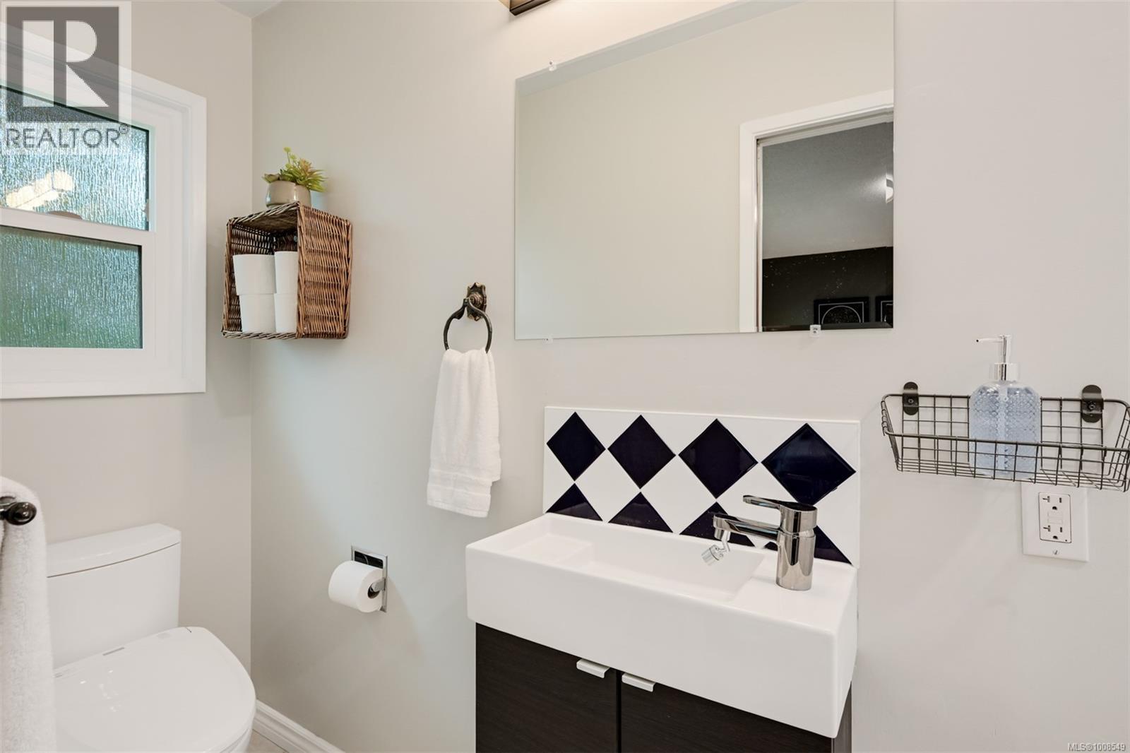 Property at 889 McAdam Pl image 5