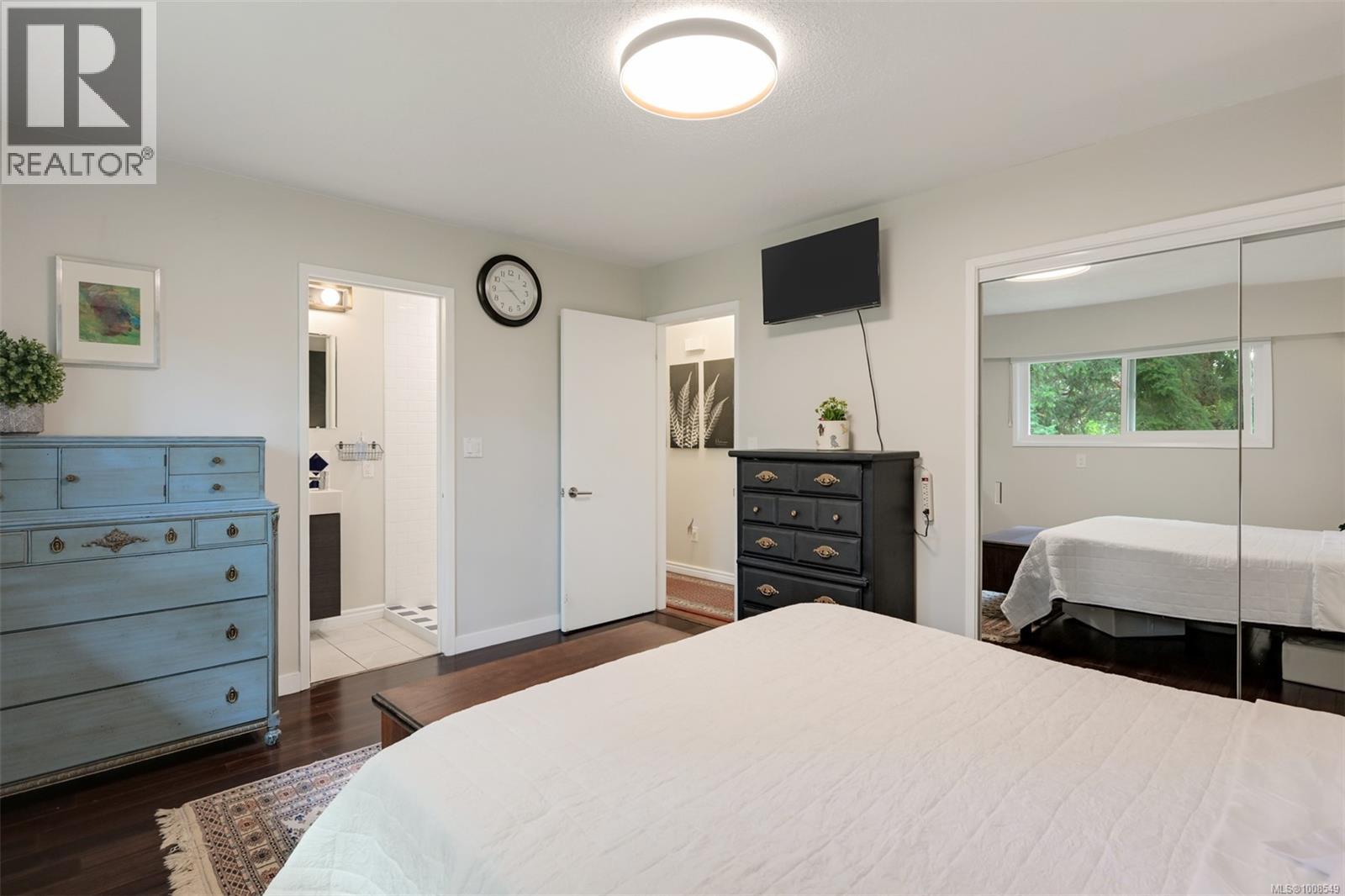 Property at 889 McAdam Pl image 4