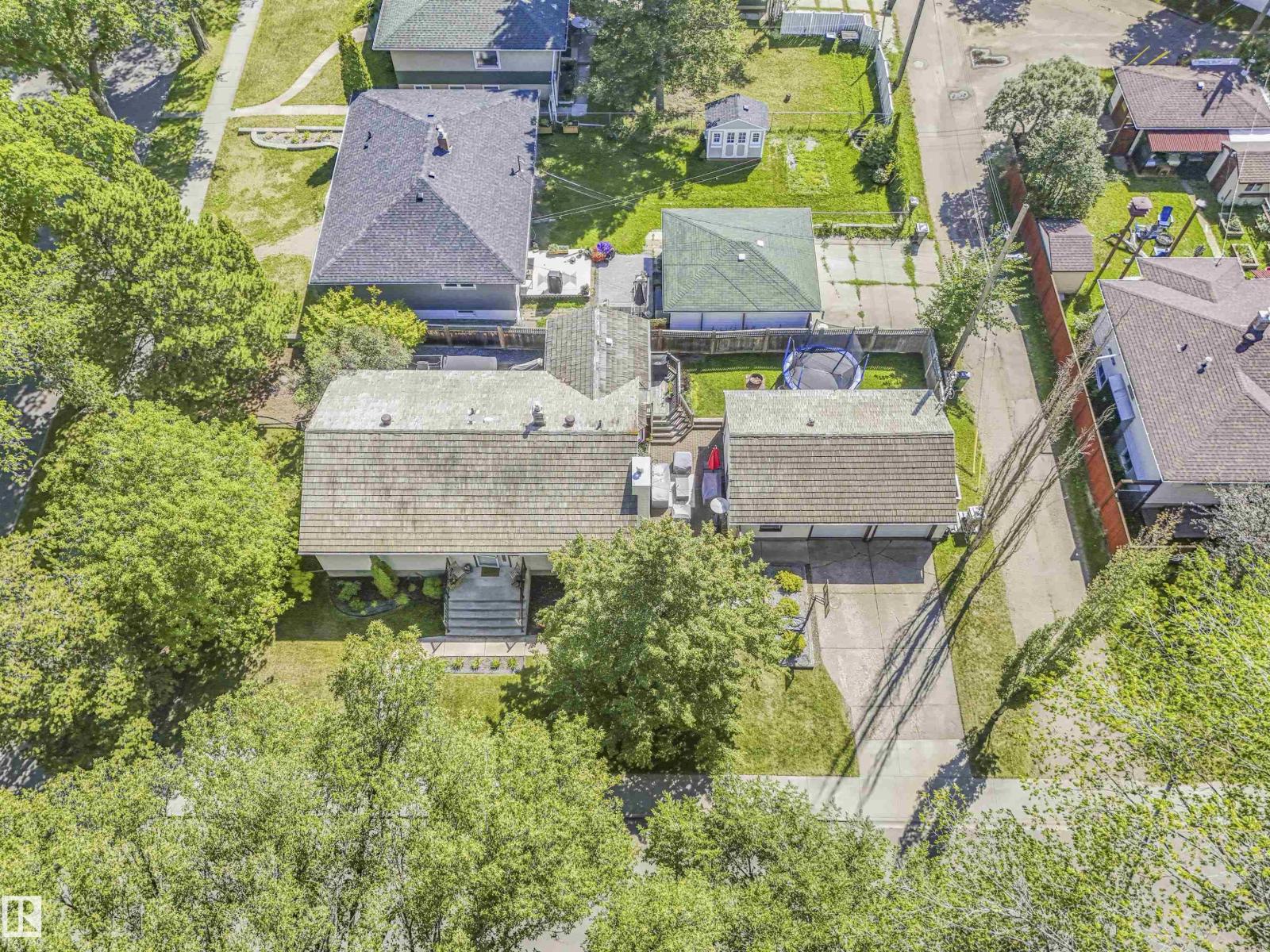 Property at 9573 83 ST NW image 2