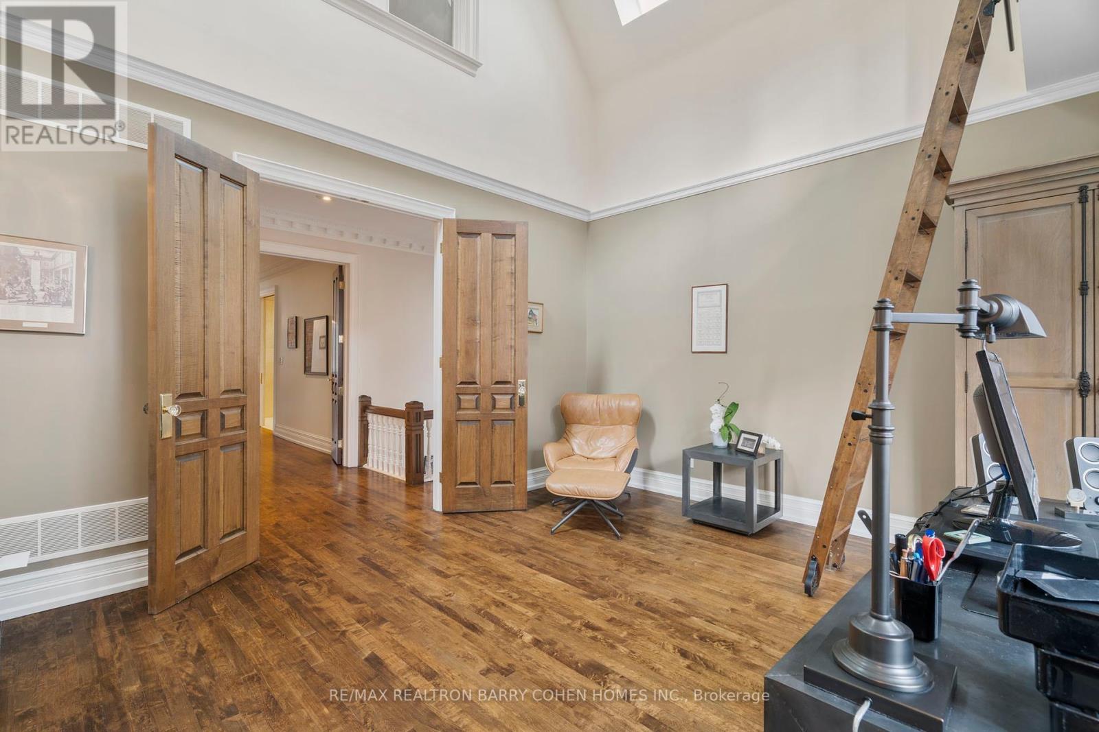 10 Pine Hill Road, Toronto, Ontario  M4W 1P6 - Photo 11 - C12330644