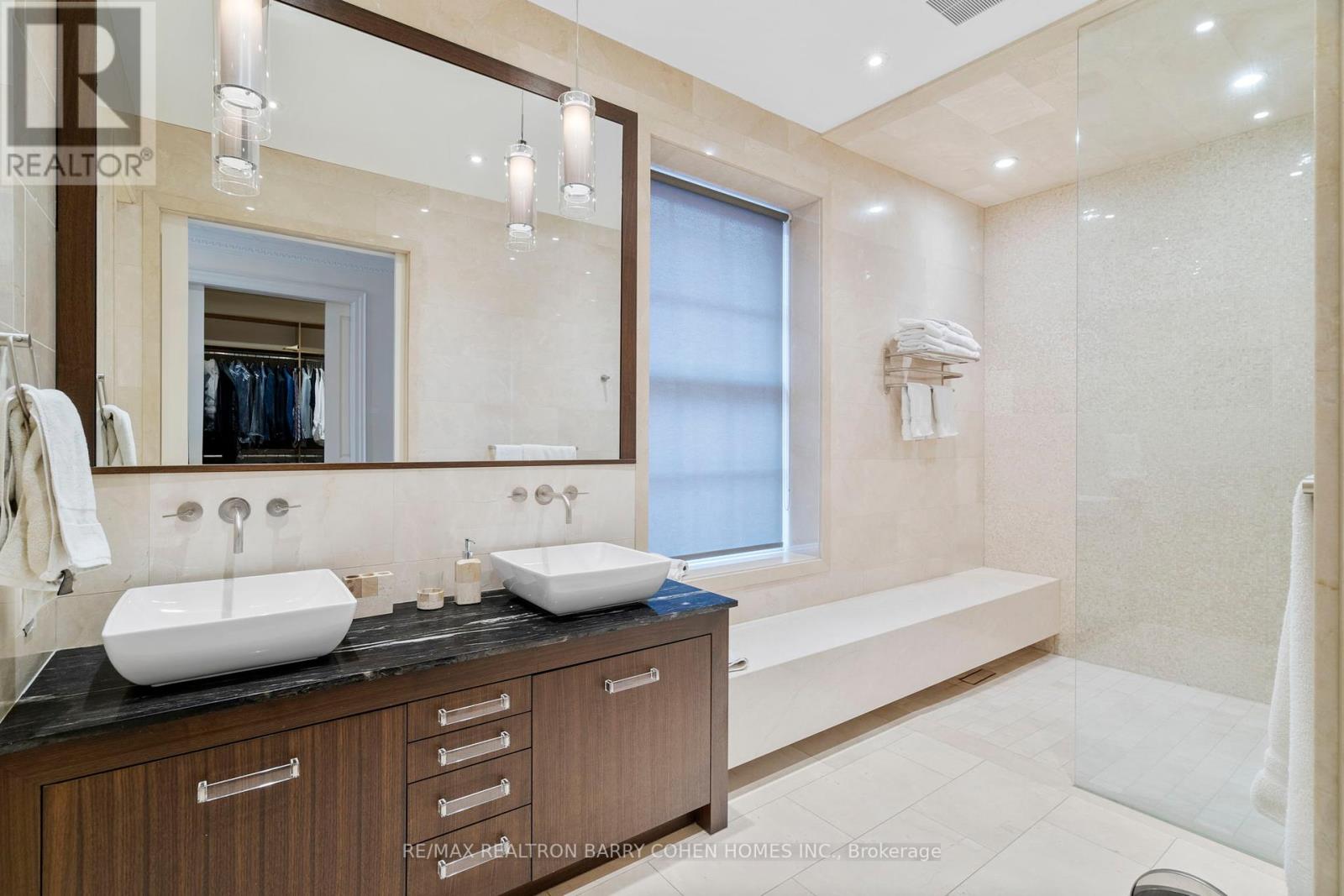 10 Pine Hill Road, Toronto, Ontario  M4W 1P6 - Photo 14 - C12330644