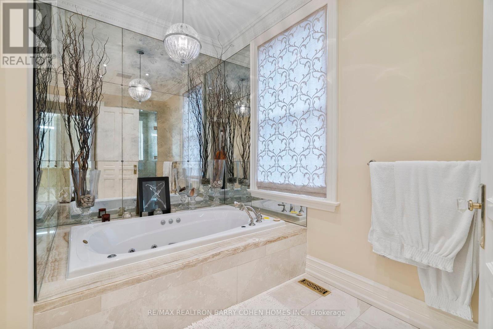 10 Pine Hill Road, Toronto, Ontario  M4W 1P6 - Photo 17 - C12330644