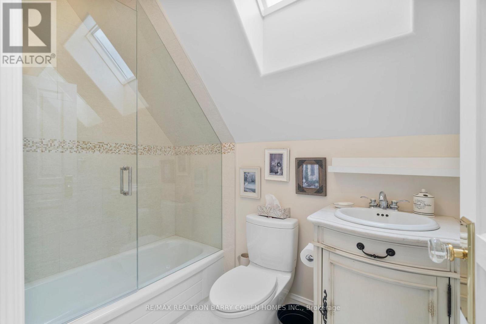 10 Pine Hill Road, Toronto, Ontario  M4W 1P6 - Photo 24 - C12330644