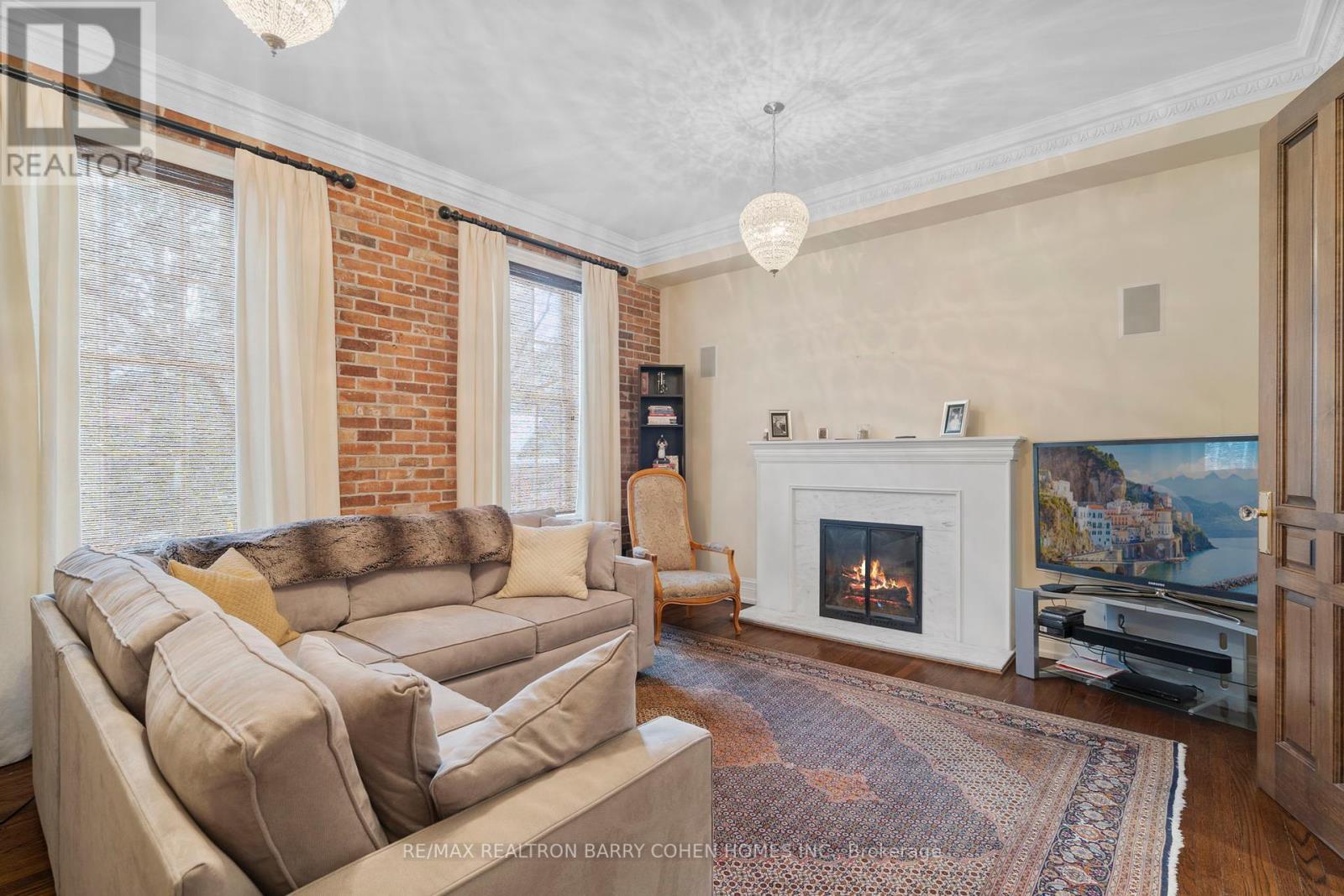 10 Pine Hill Road, Toronto, Ontario  M4W 1P6 - Photo 8 - C12330644