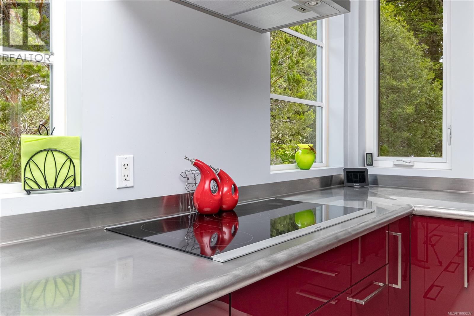 Property at 556 Delora Dr image 4