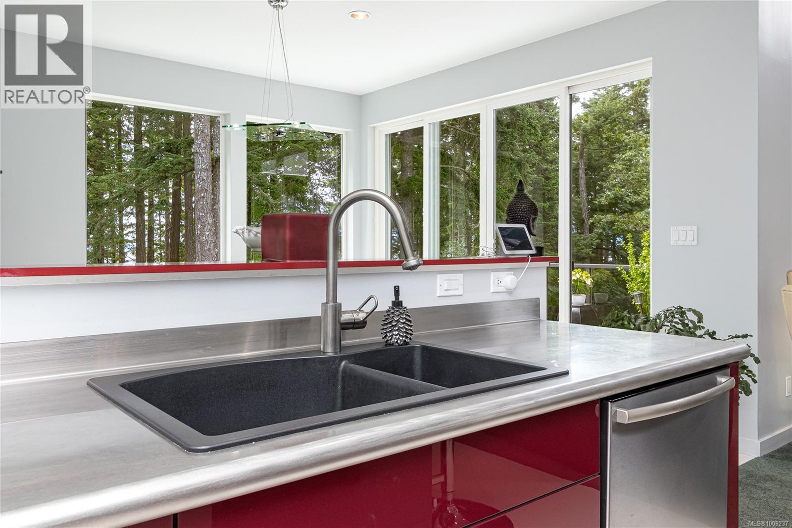 Property at 556 Delora Dr image 5
