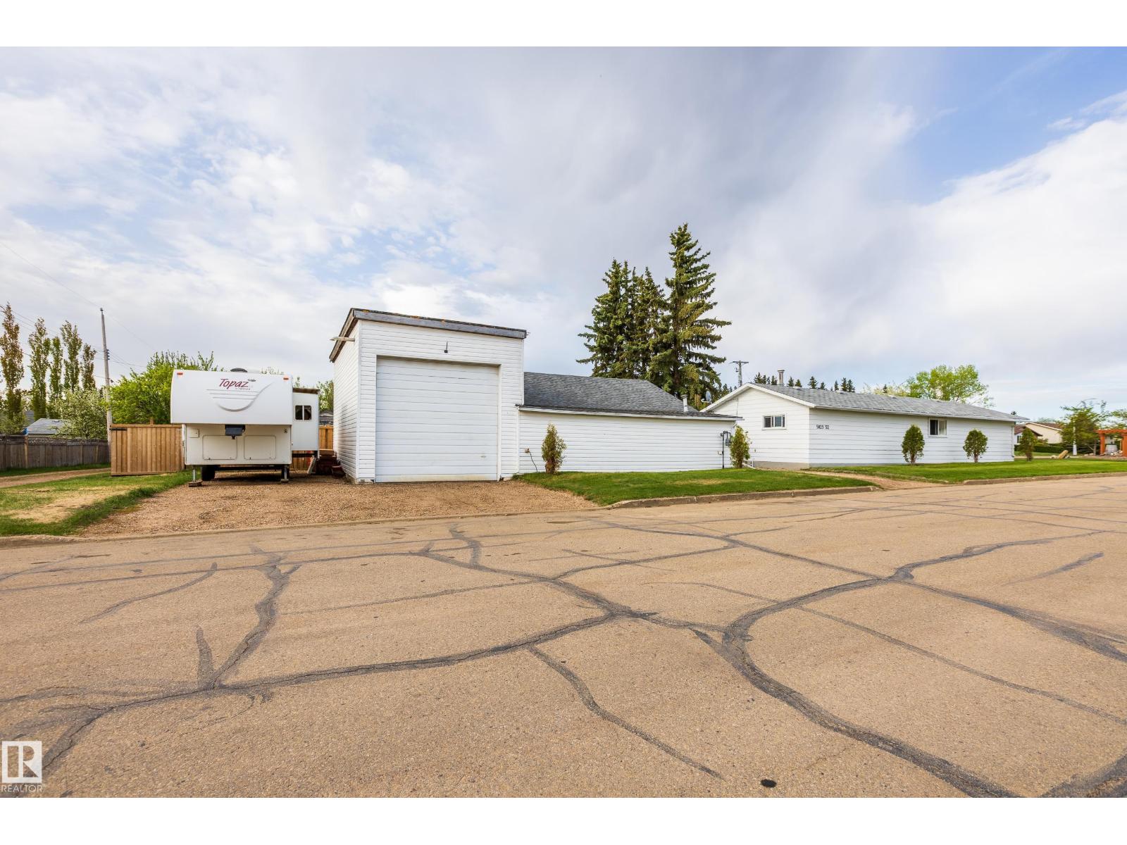 5029 52 ST, Legal, Alberta