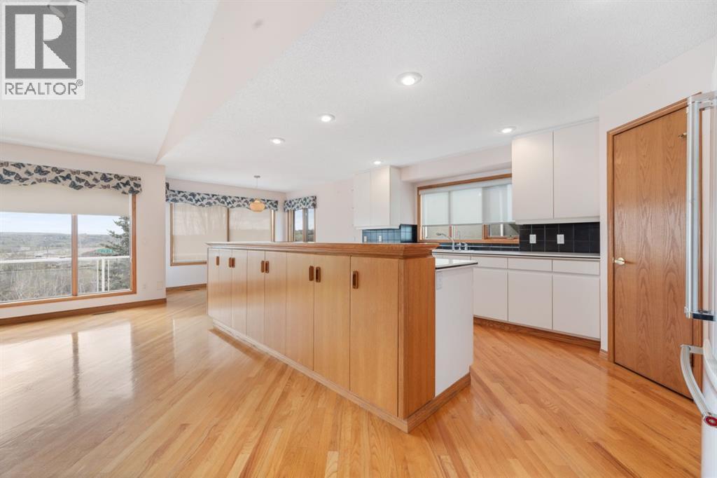 Property at 156 Scenic Ridge Crescent NW image 4