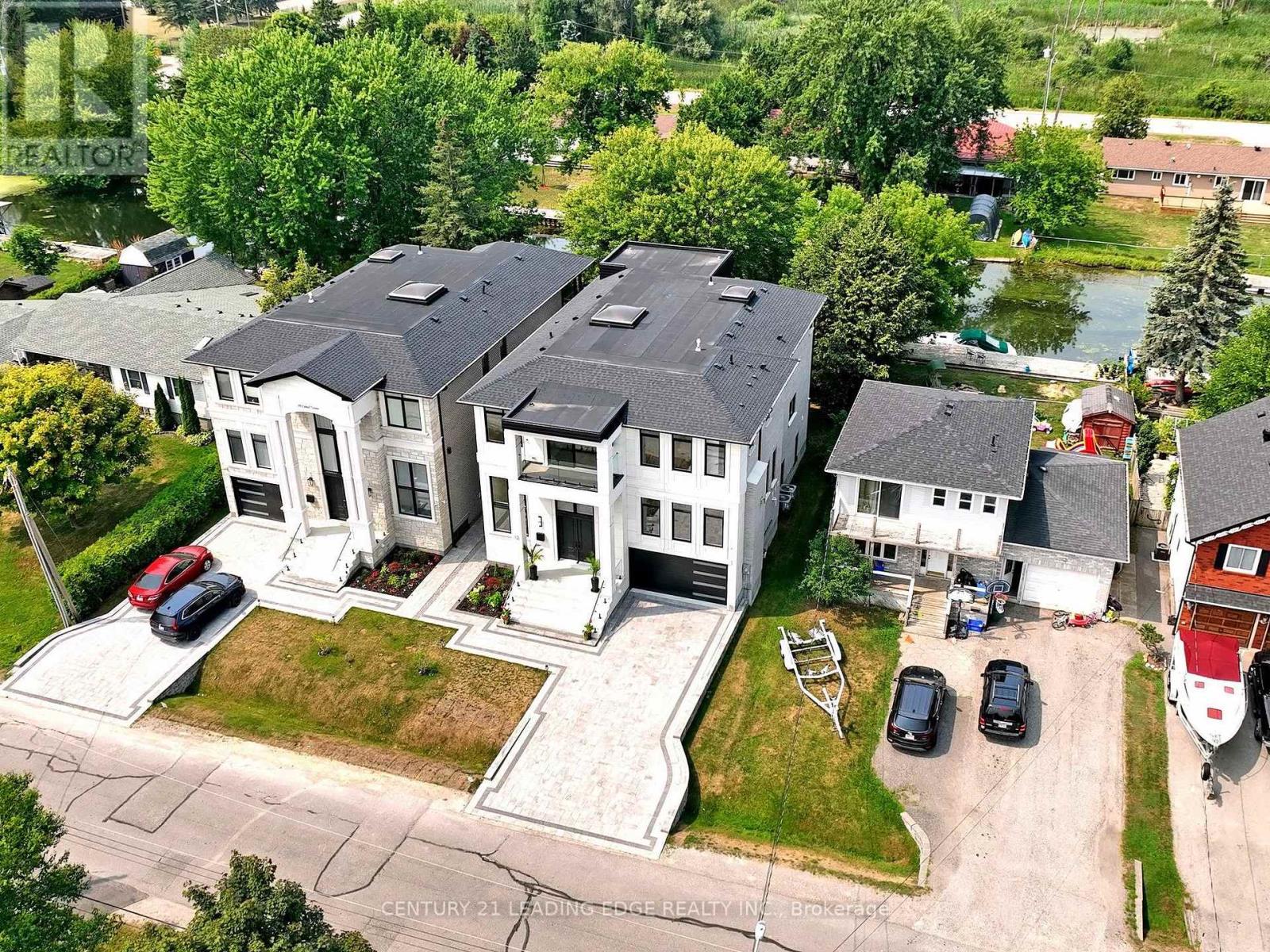 12 Canal Street, Georgina, Ontario  L4P 1K5 - Photo 6 - N12330662