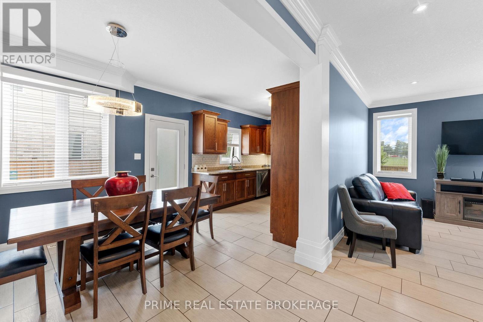 95 Boyd Boulevard, Zorra, Ontario  N0M 2M0 - Photo 5 - X12330742