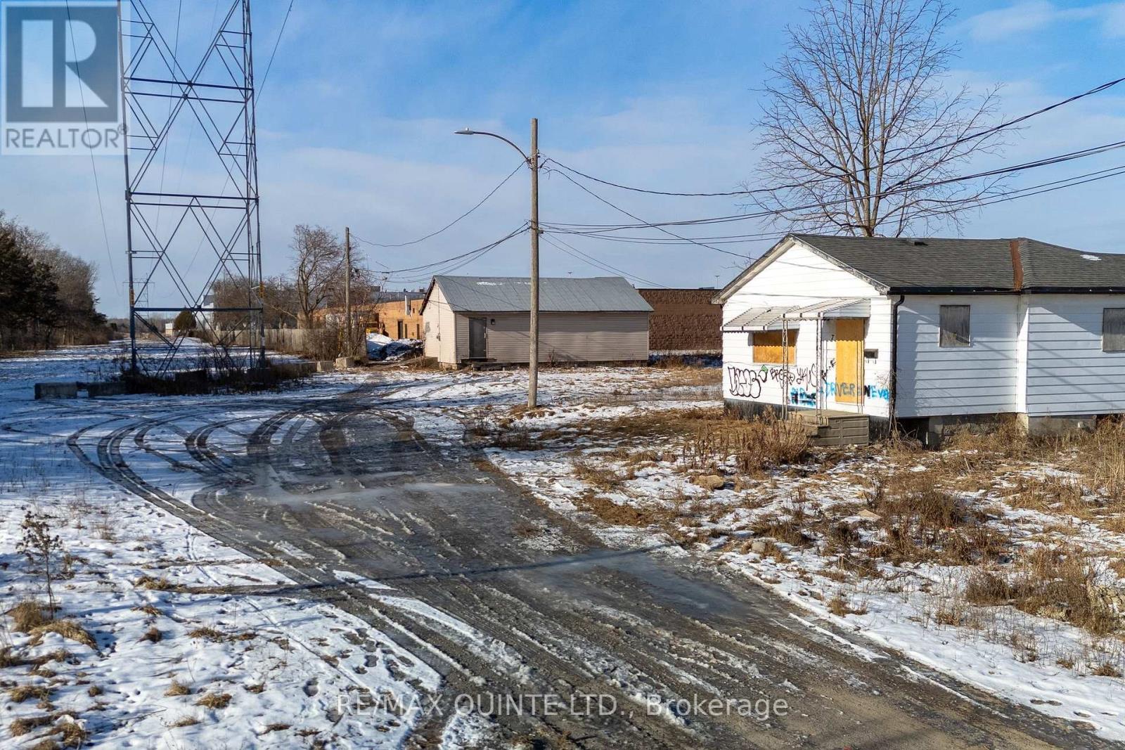 5 Stratton Drive, Belleville, Ontario  K8P 2M8 - Photo 30 - X12330779