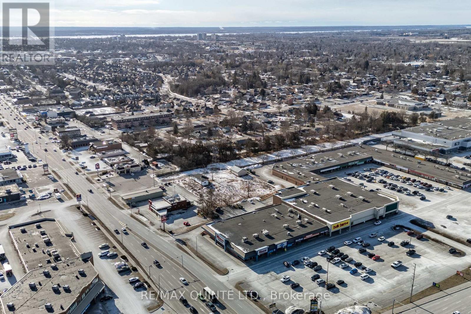 5 Stratton Drive, Belleville, Ontario  K8P 2M8 - Photo 3 - X12330793