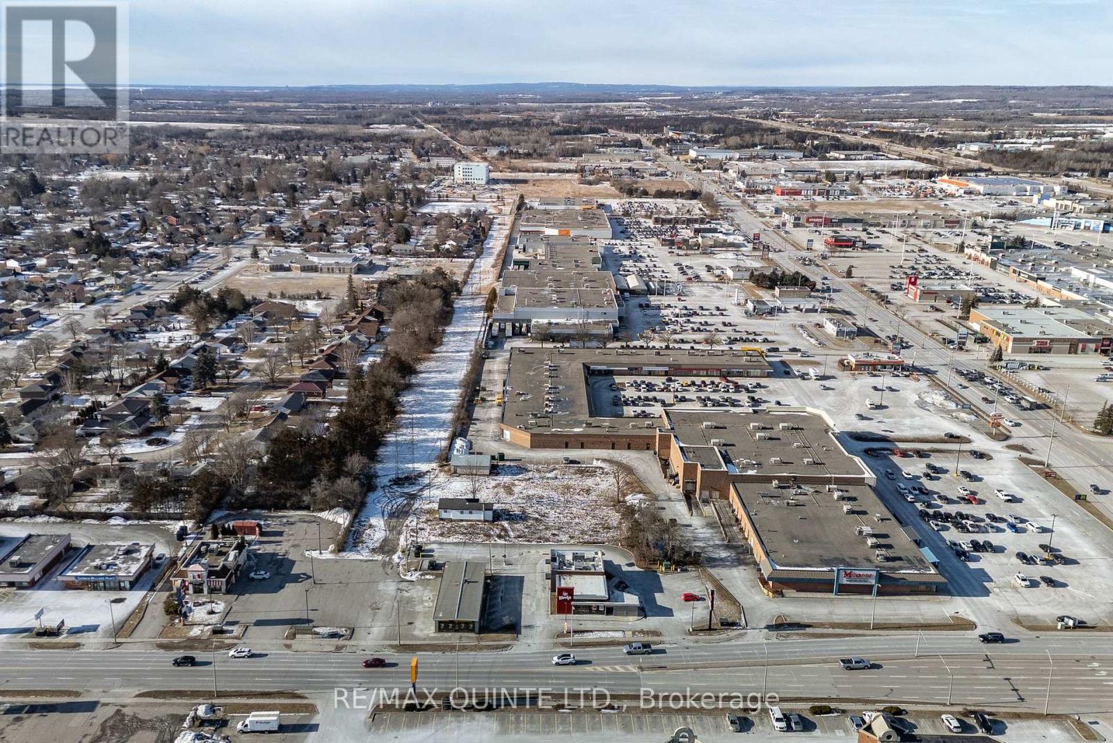 5 Stratton Drive, Belleville, Ontario  K8P 2M8 - Photo 4 - X12330793