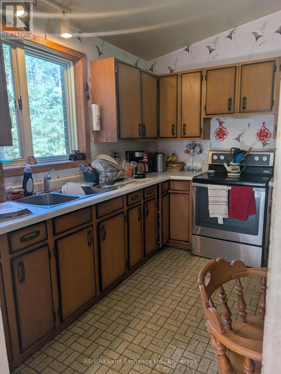 340 South Street, Brockton, Ontario  N0G 2V0 - Photo 15 - X12324442
