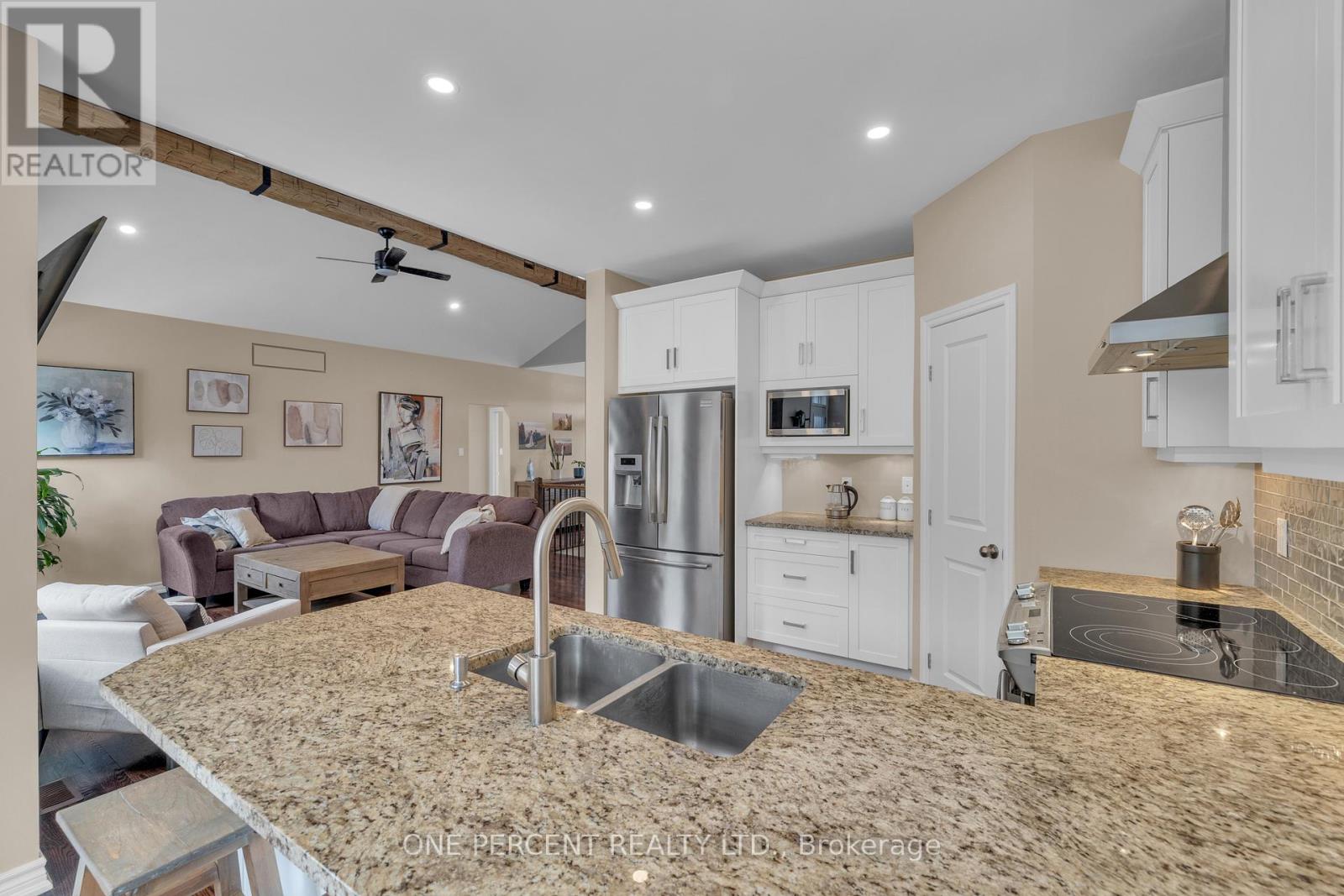 155 Stonewood Drive, Beckwith, Ontario  K7C 3P2 - Photo 10 - X12330720