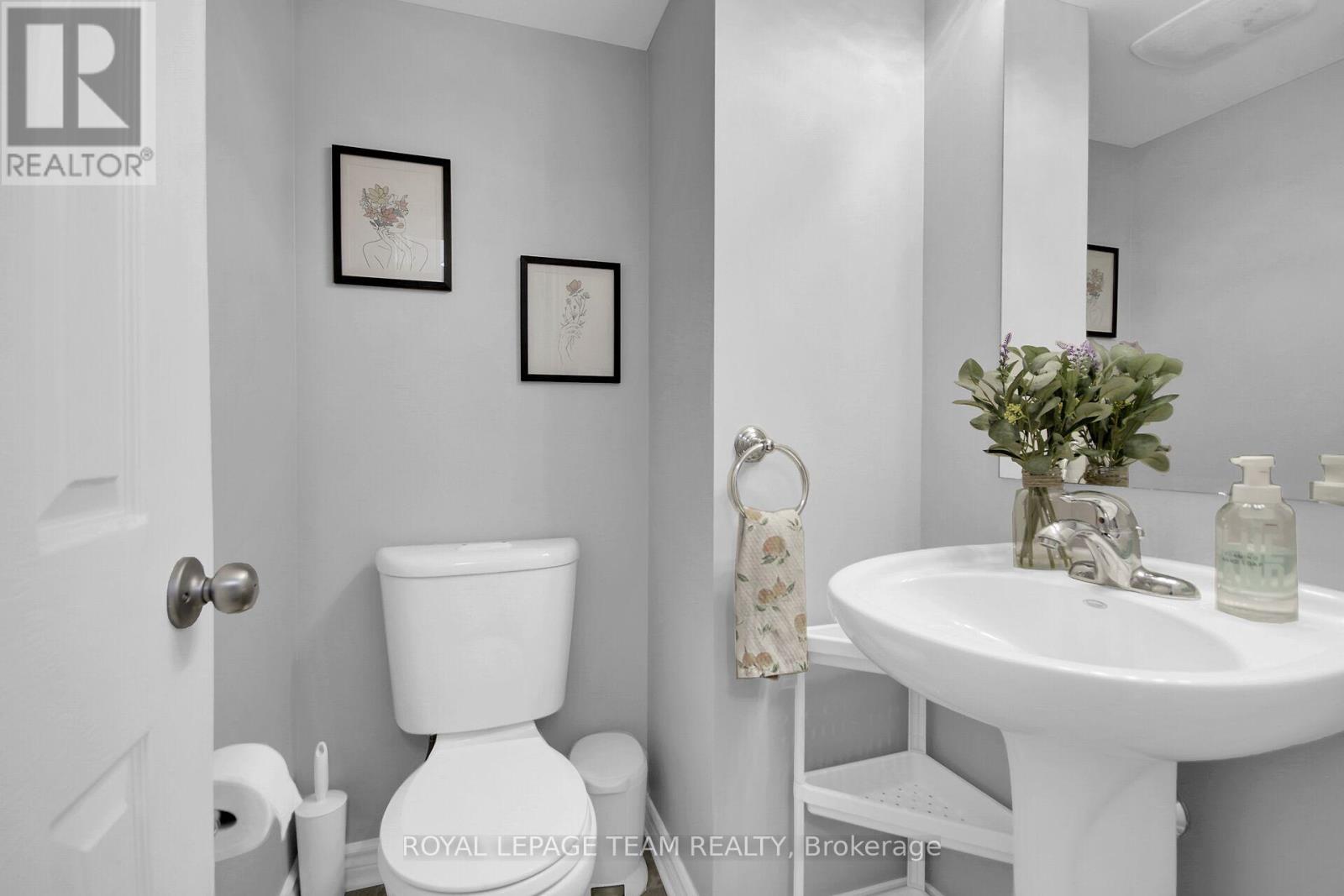 Property at 26 ARGENT PRIVATE image 4