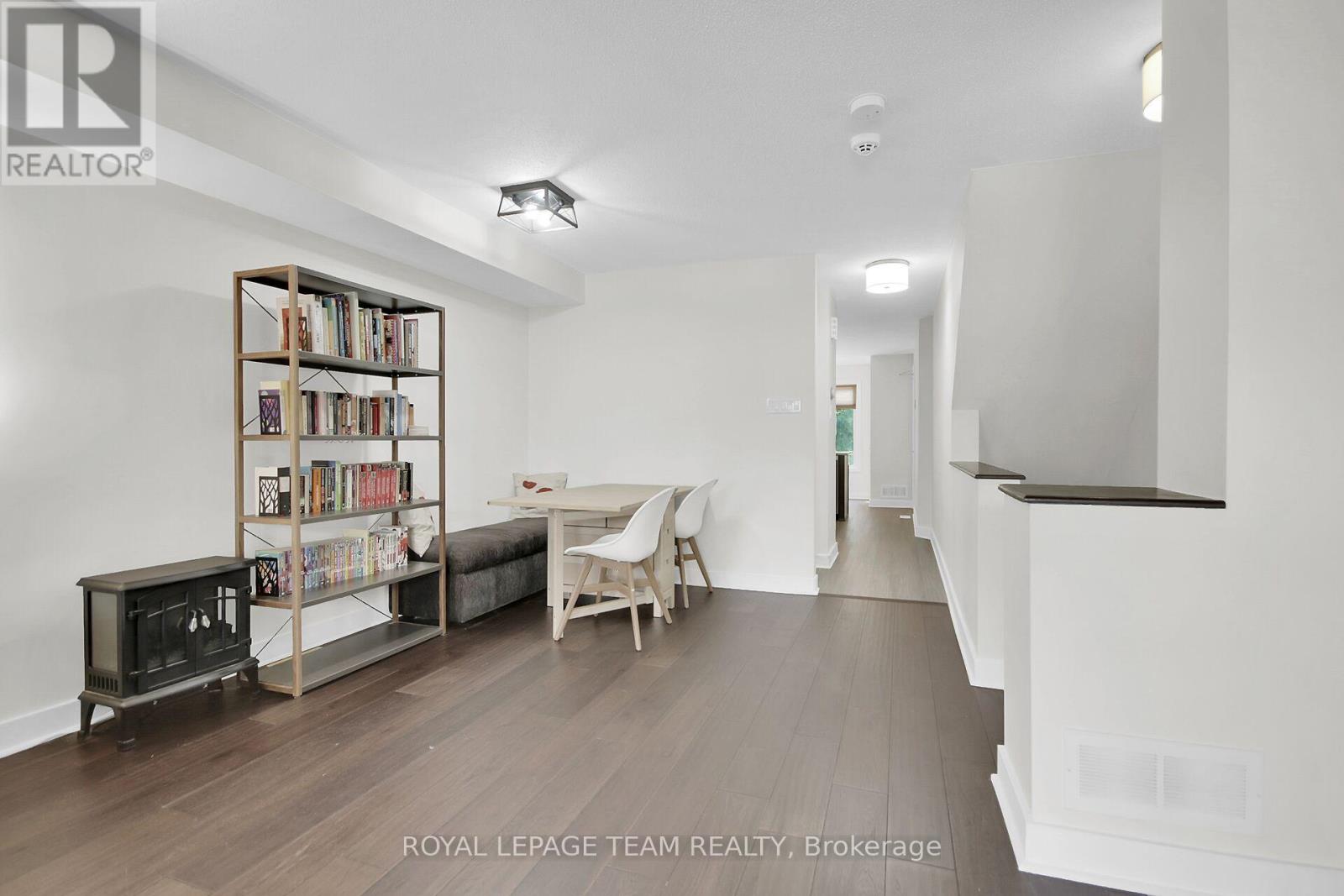 Property at 26 ARGENT PRIVATE image 5