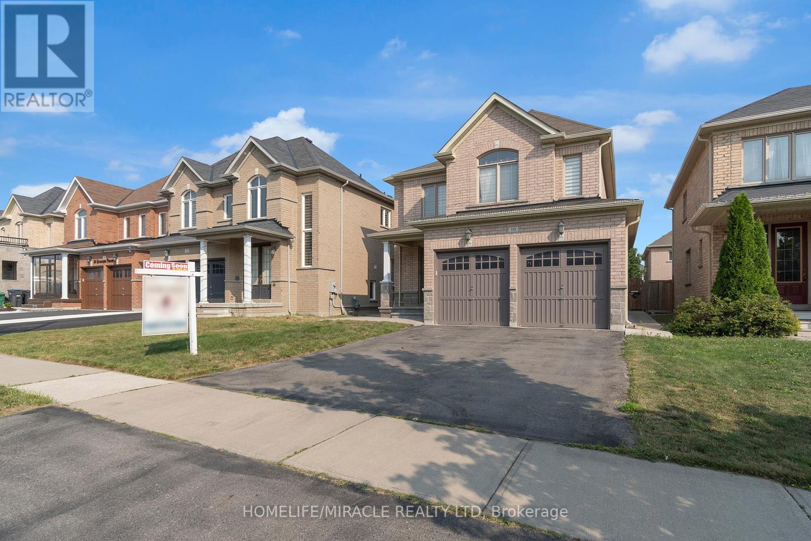 Property at 10 DORMINGTON CRESCENT image 3