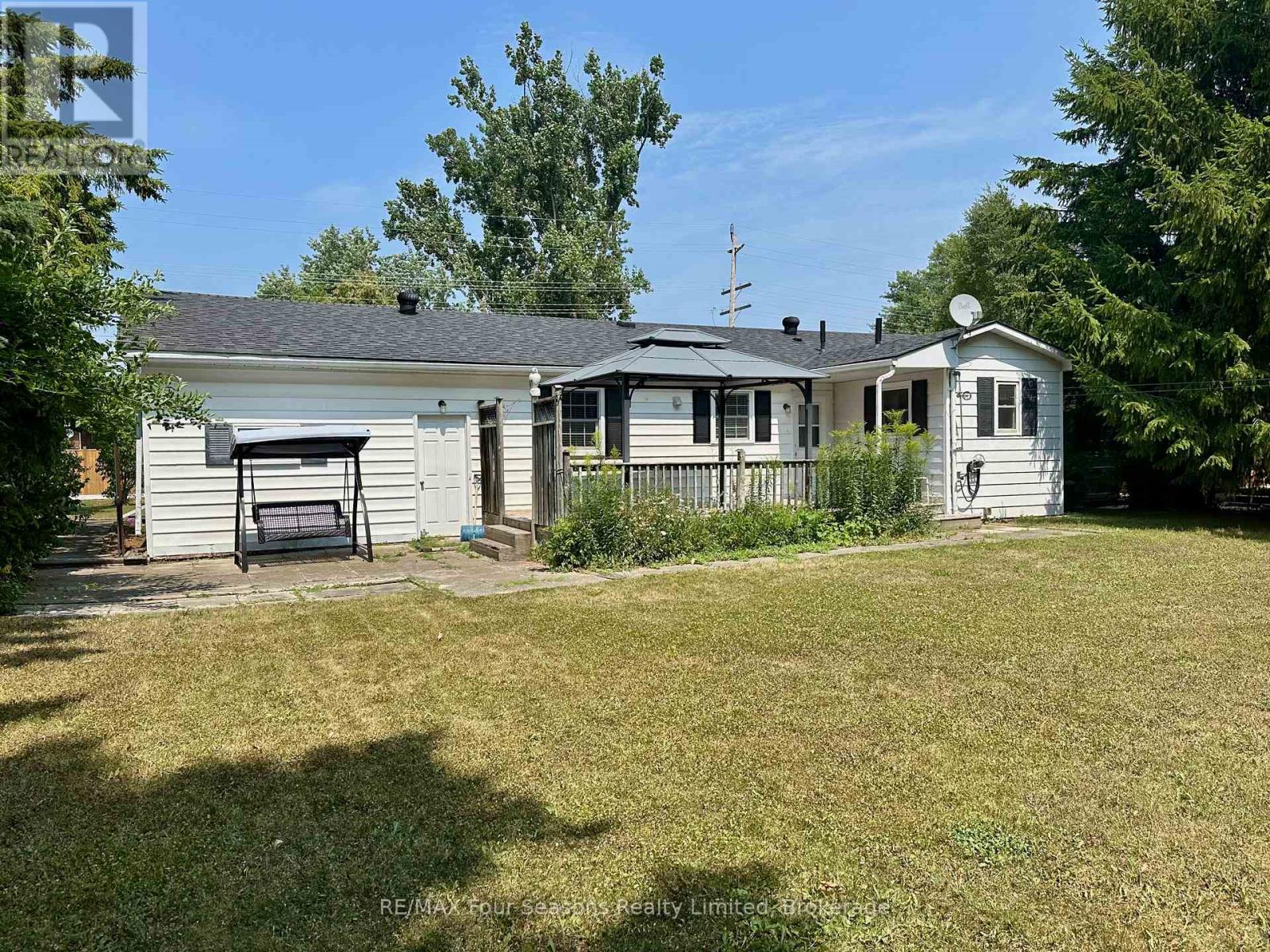 207 Christopher Street, Clearview, Ontario  L0M 1S0 - Photo 25 - S12330723