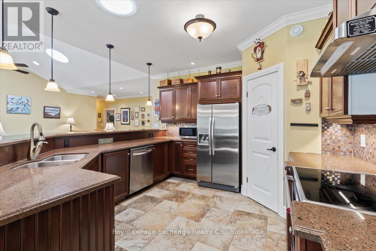 569 Creekwood Drive, Saugeen Shores, Ontario  N0H 2L0 - Photo 12 - X12330809