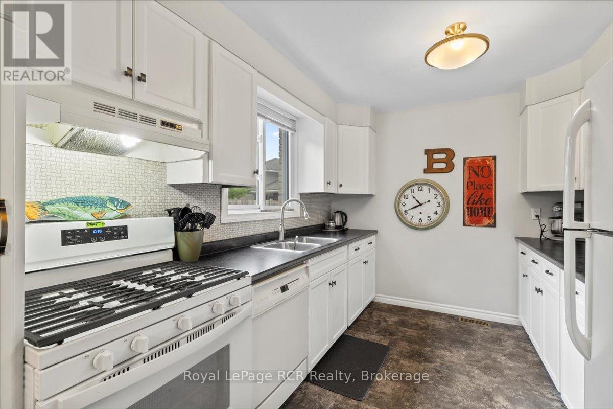 161 6th Street, Hanover, Ontario  N4N 1B9 - Photo 10 - X12330852