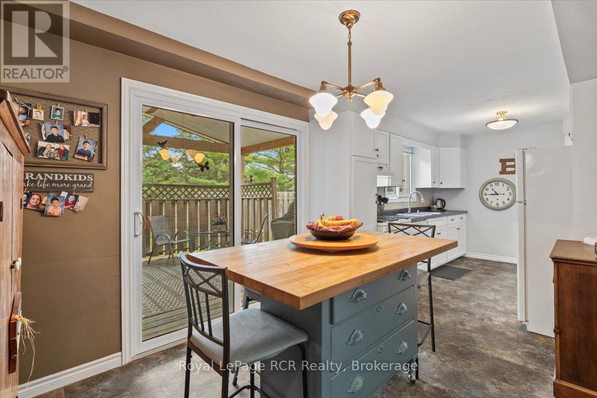161 6th Street, Hanover, Ontario  N4N 1B9 - Photo 11 - X12330852