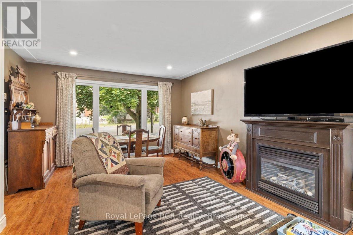 161 6th Street, Hanover, Ontario  N4N 1B9 - Photo 13 - X12330852