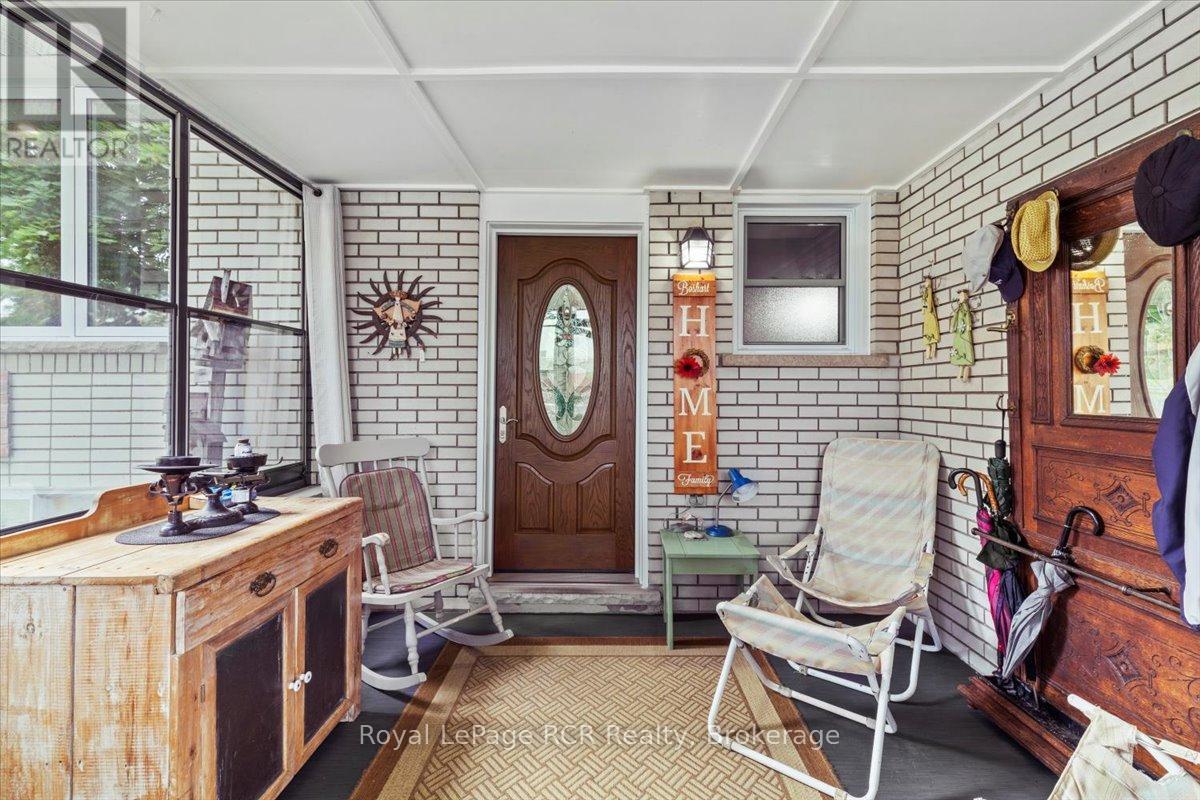 161 6th Street, Hanover, Ontario  N4N 1B9 - Photo 6 - X12330852