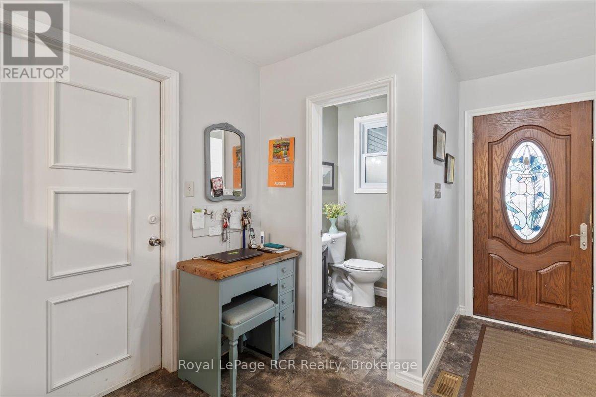 161 6th Street, Hanover, Ontario  N4N 1B9 - Photo 8 - X12330852