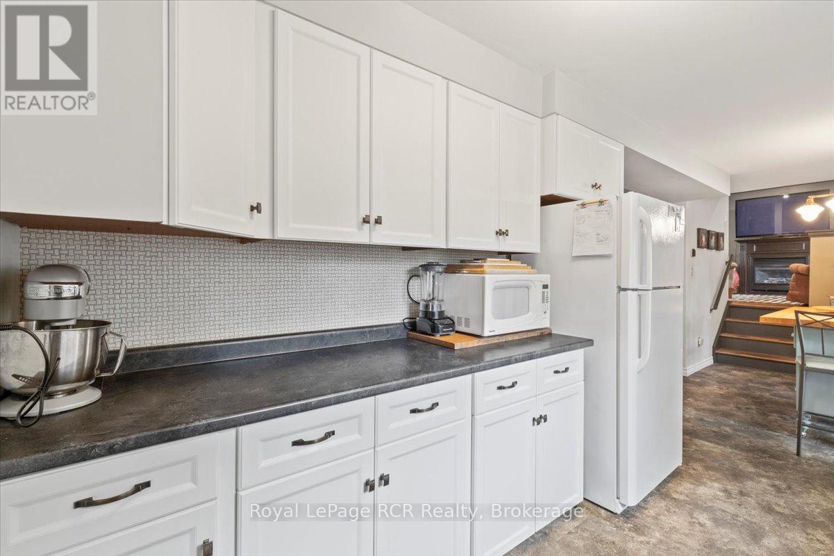 161 6th Street, Hanover, Ontario  N4N 1B9 - Photo 9 - X12330852
